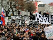 صور.. تظاهر آلاف السلوفاكيين احتجاجا على مقتل صحفى استقصائى