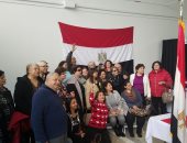 صور.. إقبال متزايد للناخبين فى أمريكا.. والمصريون يرفعون علم مصر