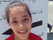 فيديو.. طفلة مصرية بالإمارات تشدو بـ"قالوا أيه" أثناء التوجه للجان الانتخاب