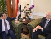 وزير قطاع الأعمال العام يبحث مع سفير اليونان بالقاهرة سبل التعاون المشترك