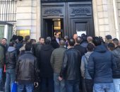 قنصل مصر العام بباريس: المشاركة بالانتخابات مشرفة وغدا الإقبال سيرتفع كثيرا