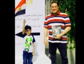 على الحجار ينشر صورة لتصويت أخيه فى الانتخابات بدبى ويعلق: هتفوا باسم مصر