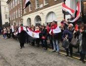 فيديو وصور.. حشود مصرية بشوارع لندن يرقصون على أنغام "بشرة خير"