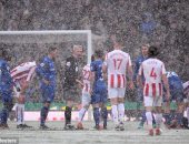 شوط "ثلجى" بين ستوك وإيفرتون بمشاركة رمضان صبحى.. فيديو