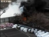 صور.. حريق ضخم فى مصنع لإعادة تدوير المخلفات بنيويورك