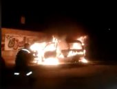 فيديو.. حريق سيارة ميكروباص فى الشيخ منصور بالمرج