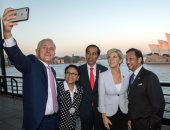 صور.. رئيس الوزراء الأسترالى يلتقط "سيلفى" على هامش قمة آسيان