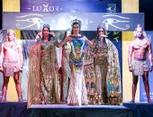 صور.. نفرتيتى وكليوباترا وحتسبشوت أبطال عرض أزياء هانى البحيرى بالأقصر