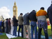 جارديان: المسلمون البريطانيون يدفعون قروضا سكنية أعلى ليتوافقون مع الشريعة