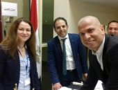 وائل جمعة يدلى بصوته فى الانتخابات الرئاسية بالدوحة 