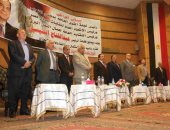 أمين اتحاد عمال مصر: الرئيس السيسي يسابق الزمن ويحمى كرامة العامل المصرى (صور)