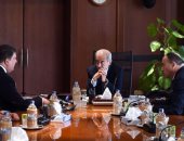 رئيس الوزراء يلتقى رئيس الهيئة الوطنية للإعلام لمتابعة خطة تطوير ماسبيرو (صور)