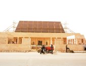 صور .. استمرار أعمال التطوير بالمتحف القومى وتركيب أعمدة إنارة حديثة بسوهاج