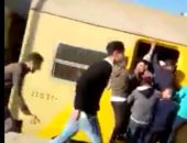 شكوى من الازدحام والتكدس اليومى بقطار خط "بنها_القاهرة"