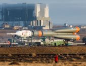 صور.. مراحل نقل صاروخ الفضاء "سويوز MS-08" إلى منصة الإطلاق بكازاخستان