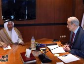 رئيس الوزراء يلتقى السفير الكويتى بالقاهرة لبحث سبل التعاون المشترك  - صور