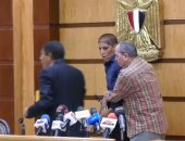 فيديو.. الأم المثالية تكشف سبب اعتداء ابنها على مسئولة وزارة التضامن