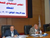 محافظ الوادى الجديد يخصص قطع أراضى لإنشاء مشروعات خدمية بمركز الداخلة