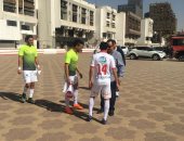 صور.. طارق يحيى يواسى لاعبى الزمالك بعد الخروج الأفريقى