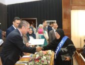 صور .. محافظ كفرالشيخ يكرم 12 سيدة من الأمهات المثاليات بالمدن