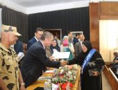 فيديو وصور.. محافظ كفر الشيخ يمنح 12 رحلة عمرة للأمهات المثاليات