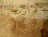 الآثار تعلن الكشف عن نقوش ولوحات جدارية فى مقبرة بالمنيا
