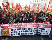 الخميس الأسود فى فرنسا.. مظاهرات نقابية حاشدة ضد إصلاحات ماكرون وشلل بالسكة الحديد