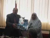 وكيل إسكان المنوفية يكرم الأم المثالية بمديرية الإسكان