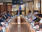 فيديو.. محافظ أسوان يخصص 70 سيارة لنقل الناخبين من القرى للجان الانتخابات