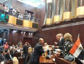 وزير الطيران يصرف مكافأة للعاملين بالأرصاد الجوية بمناسبة يومهم العالمى