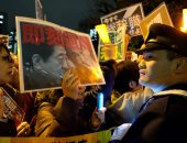 صور.. احتجاجات فى اليابان تطالب باستقالة رئيس الوزراء شينزو آبى