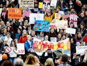 مسيرات حاشدة بأنحاء أمريكا للمطالبة بفرض قيود على الأسلحة