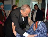 صور .. محافظ القليوبية يشارك أمهات دار المسنين الاحتفال بعيد الأم 