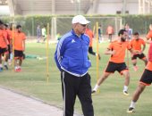 صور.. طلعت يوسف يحفز لاعبى المقاصة قبل مواجهة إنبى