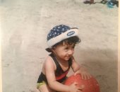 شاهد.. ليبرو الأهلى "مريم مصطفى" على الشاطئ فى الطفولة