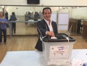 صور.. محمد ثروت عقب الإدلاء بصوته: لازم نشارك علشان الأمن يفضل موجود