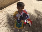 صور.. المواطنون يصطحبون أطفالهم خلال إدلائهم بأصواتهم باللجان الانتخابية