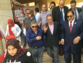 صور .. محافظ الغربية يدلى بصوته فى لجنه المغتربين بطنطا