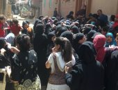 صور.. إقبال كبير من الناخبات على لجان التصويت بأسيوط 