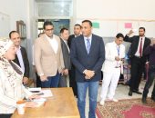 صور.. سكرتير عام المنوفية يتفقد لجان الثانوية القديمة بنات بشبين الكوم