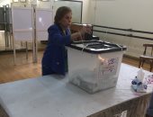 ميرفت التلاوى عقب الإدلاء بصوتها فى انتخابات الرئاسة: "هنكمل المشوار".. صور