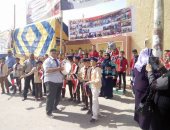 صور.. مئات الناخبين فى طوابير انتظار أمام لجان الاقتراع بالوادى الجديد