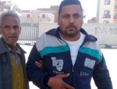 فيديو.. مواطن يشارك بالانتخابات بعد يومين من إجراء جراحة: نازل علشان أولادى