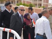 صور .. محافظ جنوب سيناء يدلى بصوتة فى مدرسة جيل أكتوبر الإعداية بشرم الشيخ