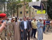 صور.. محافظ الأقصر يتفقد سير اللجان الانتخابية بالمحافظة