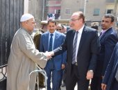 صور .. محافظ بنى سويف يشيد بإقبال الشباب على لجان الانتخابات الرئاسية