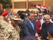 مساعد وزير الدفاع يتفقد سير العملية الانتخابية بسوهاج