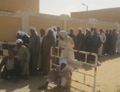 صور.. أبناء قبيلة الدواغرة بشمال سيناء يحتشدون أمام اللجان الانتخابية