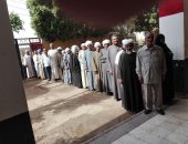 صور.. الناخبون يصطفون طوابير امام لجان الانتخابات بمركزى ادفو وكوم امبو 