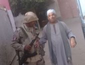 فيديو وصور.. إمام مسجد كفيف بسوهاج: "جيت أنتخب علشان حبى لبلدى"